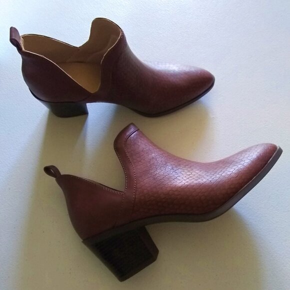 NWB ~ Sz 7 Block Heel! Brown Slip-On Ankle Booties ~ Journee Collection "Terri" - Picture 8 of 16